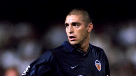 Diego Alonso, en su época como delantero del Valencia.