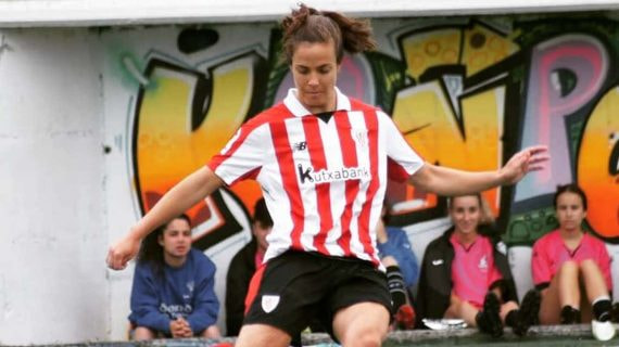 Joana Flaviano, en un partido de veteranas con el Athletic.