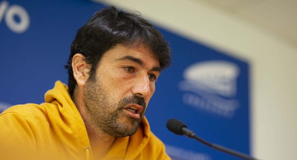 Miguel Llorente, en su última rueda de prensa con el Dépor.