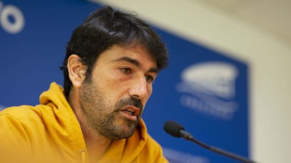 Miguel Llorente, en su última rueda de prensa con el Dépor.