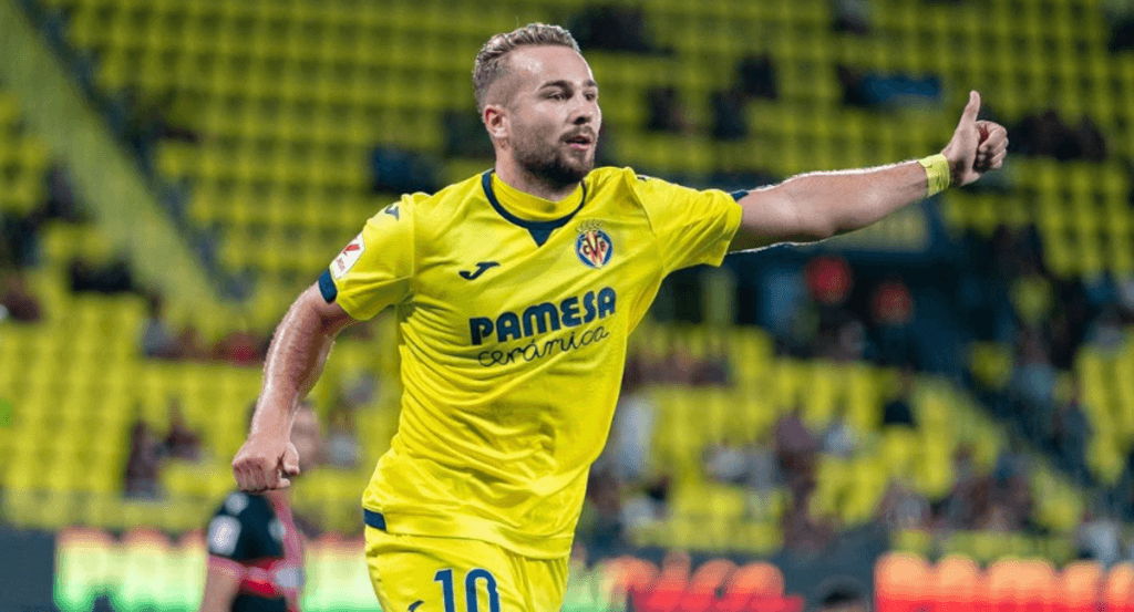 Javi Ontiveros celebra un gol con el Villarreal.