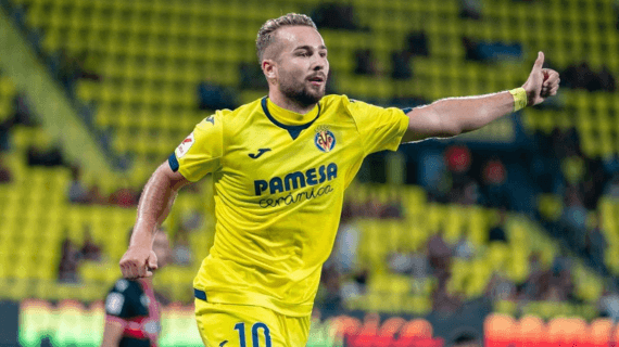 Javi Ontiveros celebra un gol con el Villarreal.