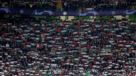 Celtic Park repleto de banderas en apoyo a Palestina.