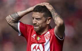El Papu durante un partido con el Monza.