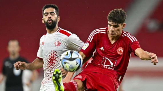 Simo disputa un balón durante un encuentro con el Al-Arabi.
