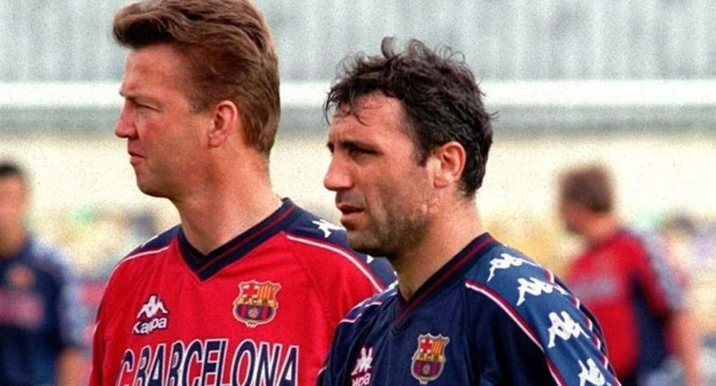 Van Gaal, junto a Stoichkov en un entrenamiento del Barcelona.