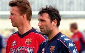 Van Gaal, junto a Stoichkov en un entrenamiento del Barcelona.