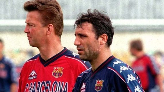Van Gaal, junto a Stoichkov en un entrenamiento del Barcelona.