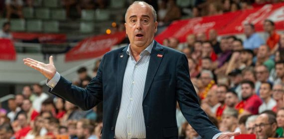 Txus Vidorreta se queja ostensiblemente durante un partido.