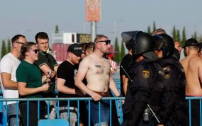 Los aficionados del Feyenoord, en el control de acceso en el Fondo Norte.