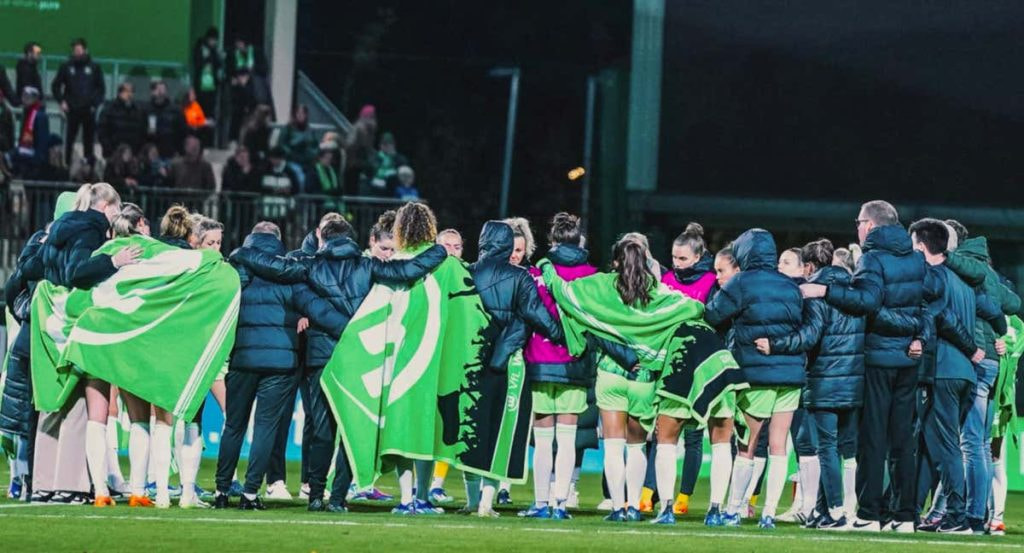 Las jugadoras del Wolfsburgo tras el partido.