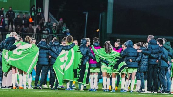 Las jugadoras del Wolfsburgo tras el partido.