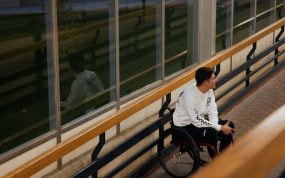 Carlos Tatay en el Hospital Nacional de Parapléjicos.