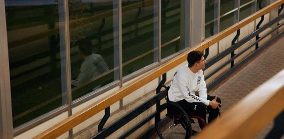Carlos Tatay en el Hospital Nacional de Parapléjicos.