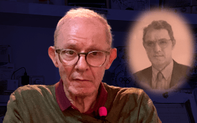 José Ángel de la Casa, con un retrato suyo que tiene dibujado domicilio de Los Cerralbos.