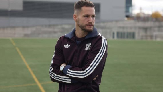 Remiro posa para Relevo en Las Rozas.