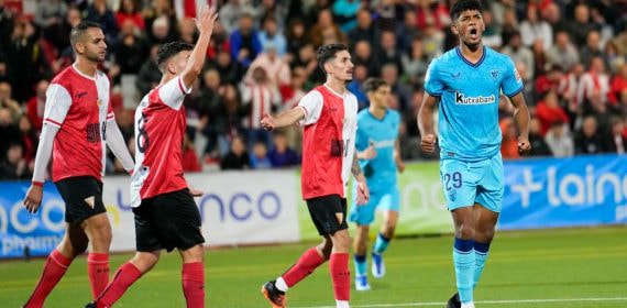 Adu Ares celebra su primer gol con la camiseta del Athletic Club.