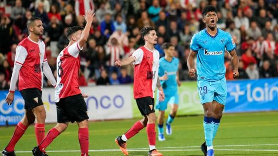 Adu Ares celebra su primer gol con la camiseta del Athletic Club.