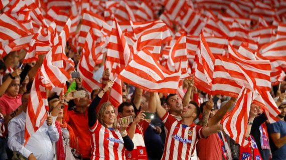 Aficionados del Atlético de Madrid en el Cívitas Metropolitano.