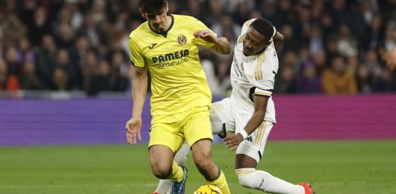 David Alaba, en la jugada en la que se ha lesionado.