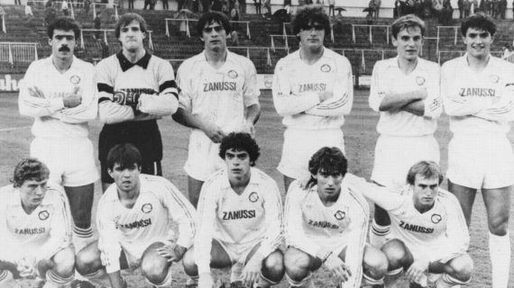 Formación del Castilla de la 1983-84, donde brillaban los cinco componentes de la Quinta: Michel, Butragueño, Sanchis, Martín Vázquez y Pardeza.