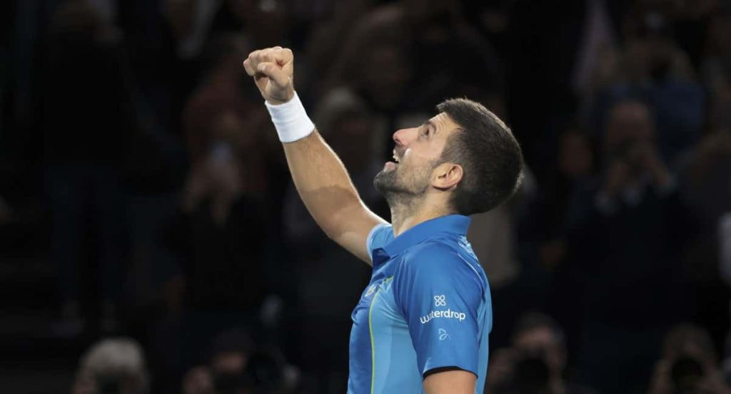Novak Djokovic celebra el título del Masters 1000 de París-Bercy.