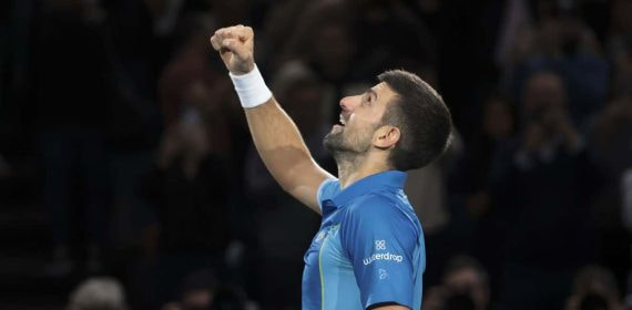 Novak Djokovic celebra el título del Masters 1000 de París-Bercy.