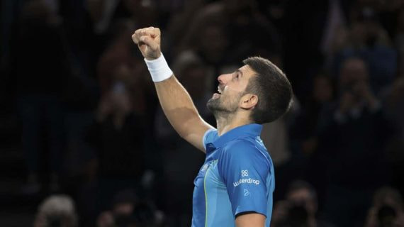 Novak Djokovic celebra el título del Masters 1000 de París-Bercy.
