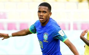 Estevao celebra uno de sus dos goles a Ecuador en el Mundial Sub-17.