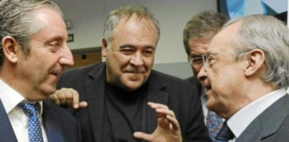 Antonio García Ferreras, en el centro, con Florentino Pérez a su izquierda y Josep Pedrerol a su derecha.