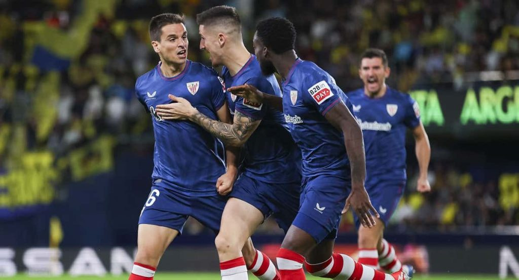 Galarreta celebra su gol en Villarreal junto a Sancet e Iñaki Williams.