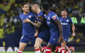Galarreta celebra su gol en Villarreal junto a Sancet e Iñaki Williams.