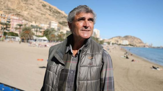 Juande Ramos, posa para Relevo al finalizar la entrevista realizada en el Puerto de Alicante.