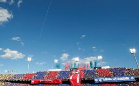 Una vista parcial del Estadio Olímpico de Montjuic, donde el Barcelona presentó su camiseta con el logo de los Rolling Stones.