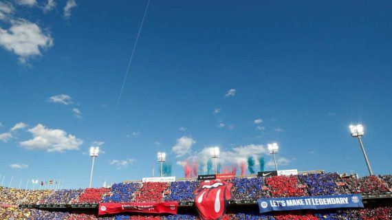 Una vista parcial del Estadio Olímpico de Montjuic, donde el Barcelona presentó su camiseta con el logo de los Rolling Stones.