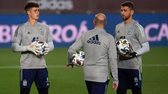 Kepa Arrizabalaga y Unai Simón, en un entrenamiento con la Selección.