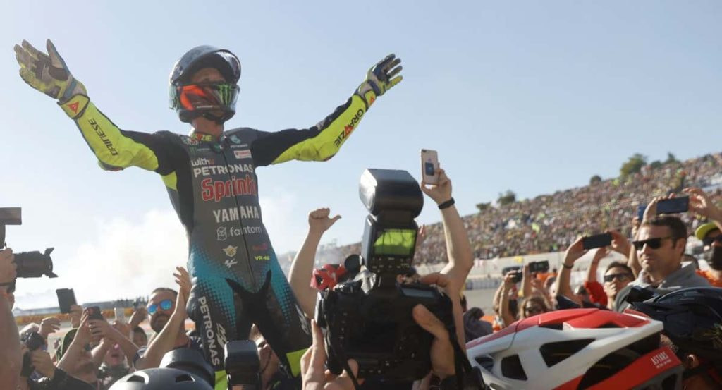 Valentino Rossi en su despedida de MotoGP.