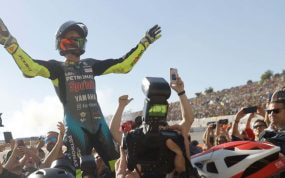 Valentino Rossi en su despedida de MotoGP.