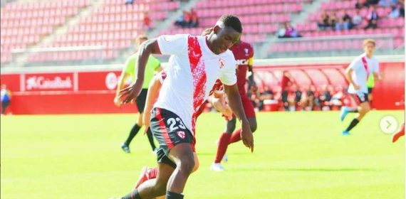 Ibrahima Sow en un partido del Sevilla Atlético.