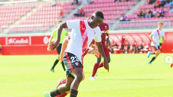 Ibrahima Sow en un partido del Sevilla Atlético.