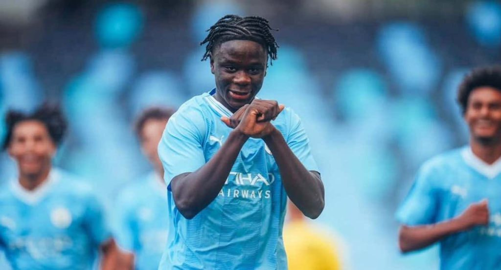 Mahamadou Susoho, durante un partido con el Manchester City.