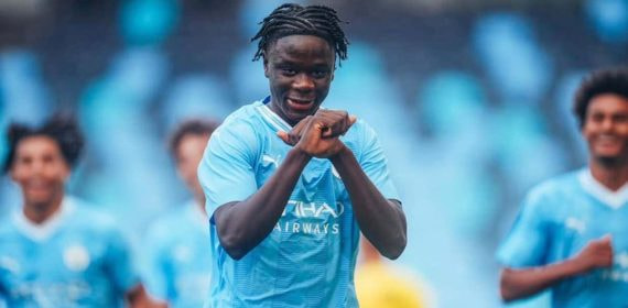 Mahamadou Susoho, durante un partido con el Manchester City.