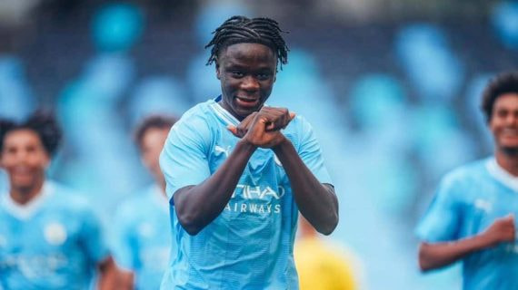 Mahamadou Susoho, durante un partido con el Manchester City.