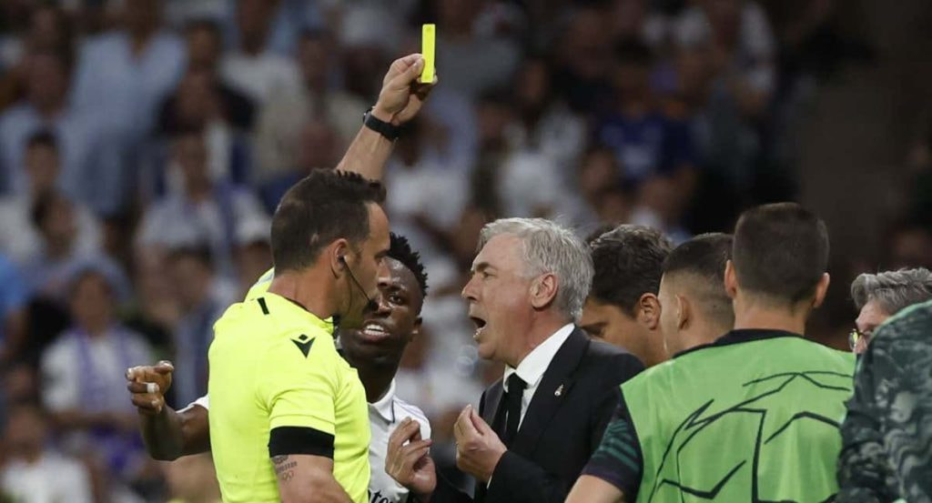 Tarjeta amarilla a Carlo Ancelotti.