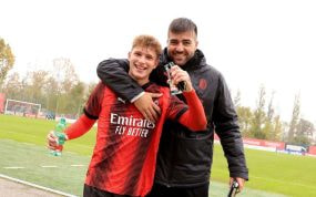 David Rodríguez con uno de sus jugadores.