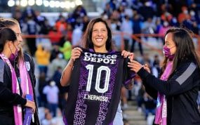 Jenni Hermoso a su regreso a Pachuca tras ser campeona del mundo.