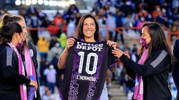 Jenni Hermoso a su regreso a Pachuca tras ser campeona del mundo.