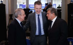 Florentino Pérez y Laporta con el CEO de A22.