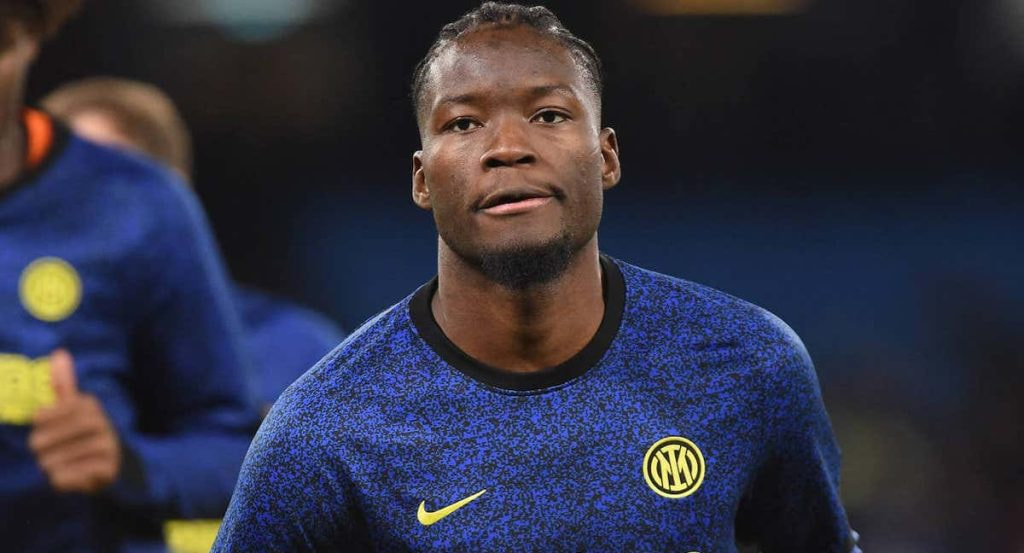 Lucien Agoumé, antes de un partido del Inter.
