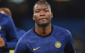 Lucien Agoumé, antes de un partido del Inter.